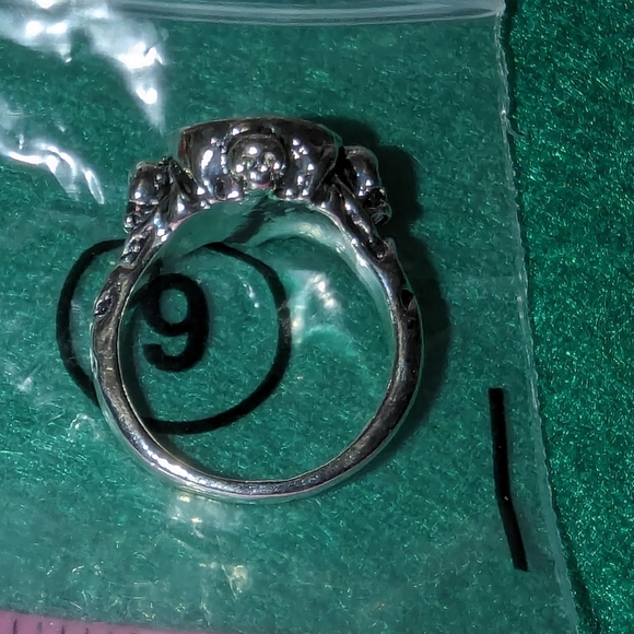 Pirates Of The Caribbean Ring Captain Jack Sparrow Finches Skull Green Crystal 9 - Picture 7 of 13